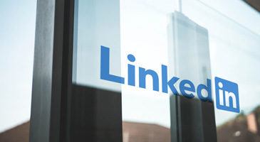 Comment ajouter un CV sur son profil LinkedIn ?