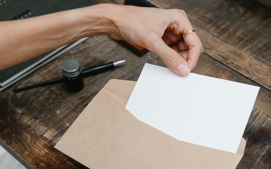 Faut-il effectuer la remise en main propre de sa démission ? Faut-il effectuer la remise en main propre de sa démission ?