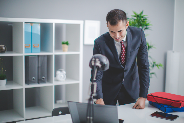 Comment annoncer sa démission avec style et respect