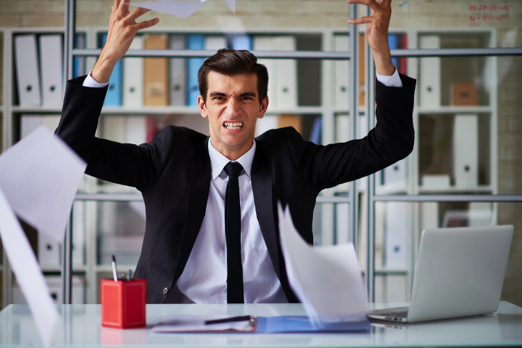 Identifier rapidement un pervers narcissique au travail