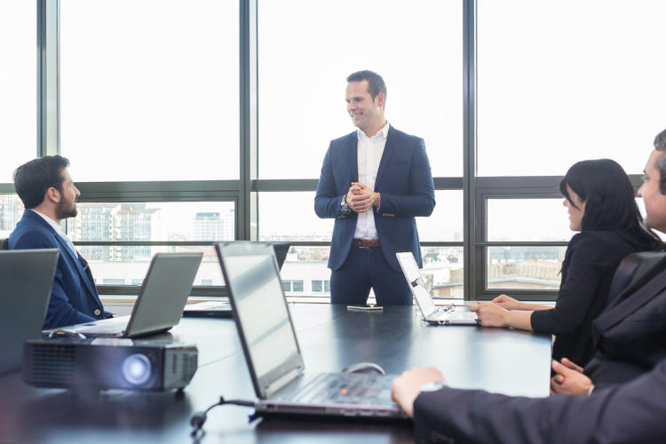 Déléguer des tâches et collaborer avec les membres de l’équipe